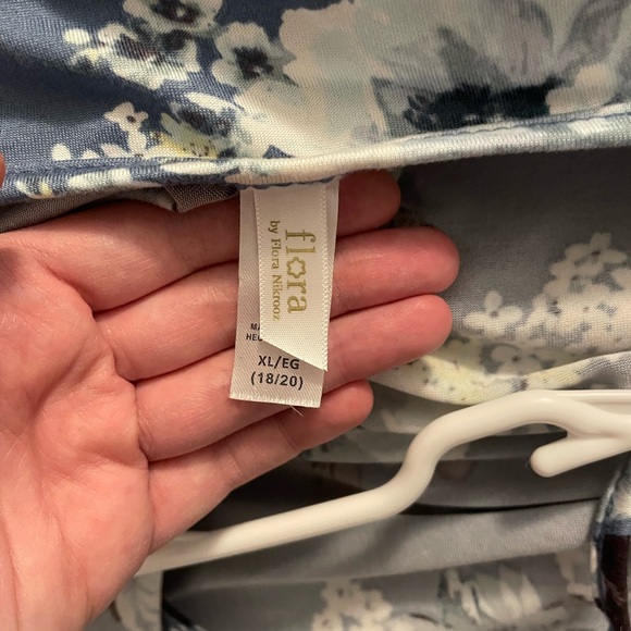 Blue floral Flora wrap style robe - Picture 4 of 4